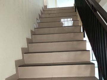DIJUAL RUKO BESAR 3,5 LANTAI DI CILEDUG RAYA JAKARTA SELATAN