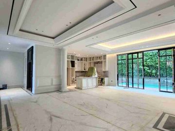 FOR SALE BRAND NEW LUXURY HOUSE IN KEBAYORAN BARU

Lokasi Elit dan Strategis di Panglima Polim Jakarta Selatan, Lingkungan Rindang dan Asri

LT 380m2
LB 850m2