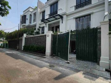 FOR SALE BRAND NEW LUXURY HOUSE IN KEBAYORAN BARU

Lokasi Elit dan Strategis di Panglima Polim Jakarta Selatan, Lingkungan Rindang dan Asri

LT 380m2
LB 850m2