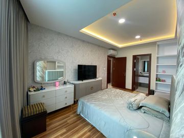 APARTMENT CENTER POINT TOWER CENTRIA