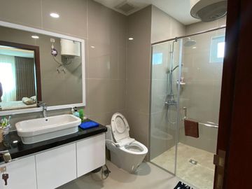 APARTMENT CENTER POINT TOWER CENTRIA