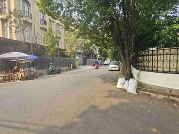 DIBAWAH NJOP Rumah Kantor di Jalan Utama Taman Radio Dalam
Kel.Gandaria Utara Kec.Kebayoran Baru Jaksel.