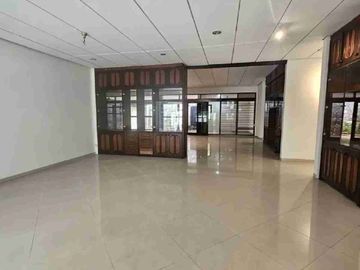 DIBAWAH NJOP Rumah Kantor di Jalan Utama Taman Radio Dalam
Kel.Gandaria Utara Kec.Kebayoran Baru Jaksel.