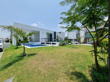 CASA EN RENTA EN CLUB DE GOLF SANTA SOFIA , EL ARENAL.  GUADALAJARA, JALISCO.