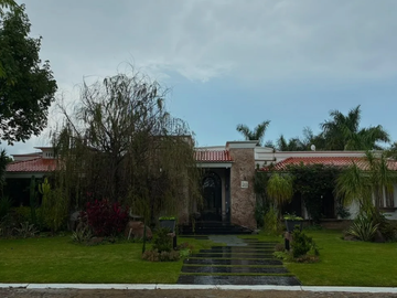 CASA EN RENTA EN CLUB DE GOLF SANTA SOFIA , EL ARENAL.  GUADALAJARA, JALISCO.
