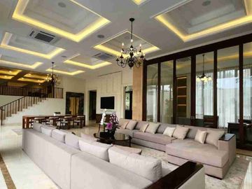 FOR SALE
BRAND NEW FULLY FURNISHED AT KEMANG

- Luas Tanah ± 1.066 m2
- Luas Bangunan ± 1.000 m2
- 7 bedroom + 3
- 7 bathroom + 2
- 6 garasi + 10 carport

Lantai UTAMA
- Reception Room LUAS to Terrace
- Swimming Pool + Garden

MEZZANINE
- Lounge / Dining
- Main Pantry
- 2 Ensuits Bedrooms

Lantai 3
- Pivate Family Room
- 5 Ensuits Bedrooms
- Powder Room
- Family Pantry
- 1 Study / Library (R.Kerja)

Lantai Dasar Service :
- 3 Kamar Tidur Pembantu
- 2 Kamar Mandi Pembantu
- 1 room Laundry
- 1 Ruang Jemur
- Dapur + Ruang makan ART / Supir

Specs Materials :
- Cat Dinding: ICI DULUX/ Mowilex atau setaraf
- Cat Kusen, Pintu Jendela: PLITUR warna Natural
- Kusen: Kayu Bangkiray
- Daun Pintu/Jendela: Merbau, Tebal 5cm
- Tinggi Pintu ± 285 - 4,50 cm
- Genteng: Keramik
- Kap Baja Ringan
- Plafon Gypsum Tinggi 3,5 m s/d 4,5 m
- Sanitare Grohe, Toto setaraf

FASILITAS:
- Kolam Renang
- Teras wooden dek
- Taman
- Dapur Pantry + Cabinet & Dapur Pembantu cabimet
- 16 Car Parking space:
6 Mobil Indoor Garage
10 Mobil Driveway
- Wardrobes / Lemari Pakaian semua Kamar Tidur
- Beds (Ranjang)
- AC Cassete ~ Split DAIKIN sesuai kebutuhan Ruangan
- Home LIFT
- Garden 3 sisi depan, samping, Belakang
- Kulkas Besar 2 Pintu side by side
- Televisi
- Oven Gas / Listrik
- Microwave
- Stove Kompor Gas 4 tungku
- Kompor Dapur Pembantu
- Ranjang Susun Pembantu
- Semua Brand ditentukan dan discrecy Kontraktor

Price : Rp 62 M Nego