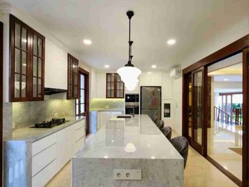 FOR SALE
BRAND NEW FULLY FURNISHED AT KEMANG

- Luas Tanah ± 1.066 m2
- Luas Bangunan ± 1.000 m2
- 7 bedroom + 3
- 7 bathroom + 2
- 6 garasi + 10 carport

Lantai UTAMA
- Reception Room LUAS to Terrace
- Swimming Pool + Garden

MEZZANINE
- Lounge / Dining
- Main Pantry
- 2 Ensuits Bedrooms

Lantai 3
- Pivate Family Room
- 5 Ensuits Bedrooms
- Powder Room
- Family Pantry
- 1 Study / Library (R.Kerja)

Lantai Dasar Service :
- 3 Kamar Tidur Pembantu
- 2 Kamar Mandi Pembantu
- 1 room Laundry
- 1 Ruang Jemur
- Dapur + Ruang makan ART / Supir

Specs Materials :
- Cat Dinding: ICI DULUX/ Mowilex atau setaraf
- Cat Kusen, Pintu Jendela: PLITUR warna Natural
- Kusen: Kayu Bangkiray
- Daun Pintu/Jendela: Merbau, Tebal 5cm
- Tinggi Pintu ± 285 - 4,50 cm
- Genteng: Keramik
- Kap Baja Ringan
- Plafon Gypsum Tinggi 3,5 m s/d 4,5 m
- Sanitare Grohe, Toto setaraf

FASILITAS:
- Kolam Renang
- Teras wooden dek
- Taman
- Dapur Pantry + Cabinet & Dapur Pembantu cabimet
- 16 Car Parking space:
6 Mobil Indoor Garage
10 Mobil Driveway
- Wardrobes / Lemari Pakaian semua Kamar Tidur
- Beds (Ranjang)
- AC Cassete ~ Split DAIKIN sesuai kebutuhan Ruangan
- Home LIFT
- Garden 3 sisi depan, samping, Belakang
- Kulkas Besar 2 Pintu side by side
- Televisi
- Oven Gas / Listrik
- Microwave
- Stove Kompor Gas 4 tungku
- Kompor Dapur Pembantu
- Ranjang Susun Pembantu
- Semua Brand ditentukan dan discrecy Kontraktor

Price : Rp 62 M Nego