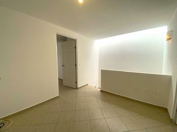 RENTA CASA VIÑEDOS,COND GINEBRA,3 Recamara,3 baños,cocina equipada
