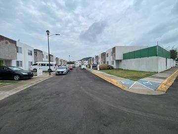 RENTA CASA VIÑEDOS,COND GINEBRA,3 Recamara,3 baños,cocina equipada