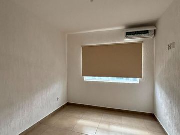 Casa en Renta en Jardines 6, Modelo Flamboyán – 3 Recámaras y Amenidades