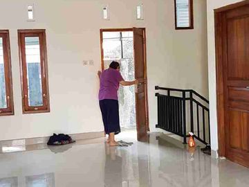 Di Sewakan Rumah besar dlm komplek di Jln kaliurang km 9 Kaptenharyadi