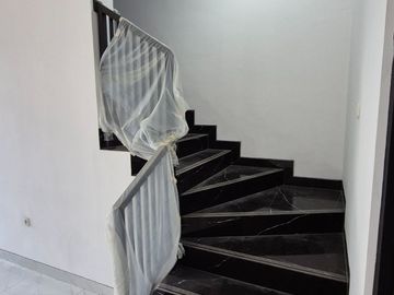 Langka Rumah Baru Gress 2 lantai Prapen Jemursari Hanya 1Man saja