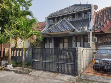 Di Jual Rumah Siap Huni, 2 Lantai di Villa Gunung Lestari Jombang,Ciputat.