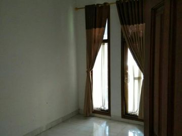 Di Jual Rumah Siap Huni, 2 Lantai di Villa Gunung Lestari Jombang,Ciputat.
