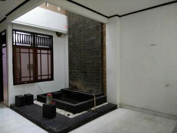 Di Jual Rumah Siap Huni, 2 Lantai di Villa Gunung Lestari Jombang,Ciputat.