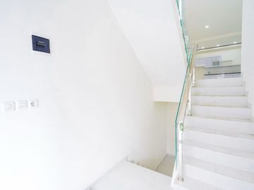 DIJUAL RUMAH MEWAH 3 LANTAI – JAGAKARSA JAKARTA SELATAN