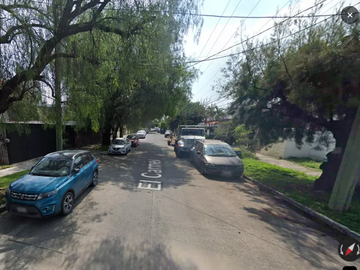 Casa de Remate Bancario en colonia Camino Real, entre Av. Guadalupe y Av. Niño Obrero.