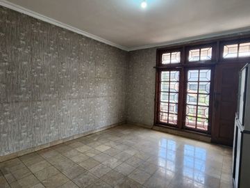 Turun Harga Rumah Pulomas Utara Raya Jakarta Timur di Hoek dekat Satpam