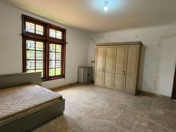 Turun Harga Rumah Pulomas Utara Raya Jakarta Timur di Hoek dekat Satpam