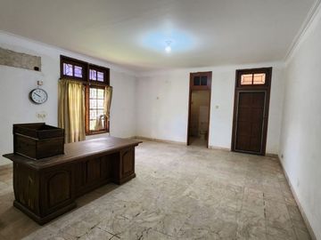 Turun Harga Rumah Pulomas Utara Raya Jakarta Timur di Hoek dekat Satpam