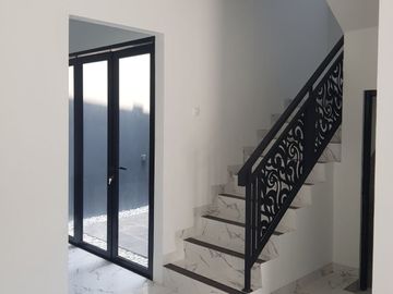 RUMAH CANTIK MODERN CLASIC DI KODAU PONDOK GEDE