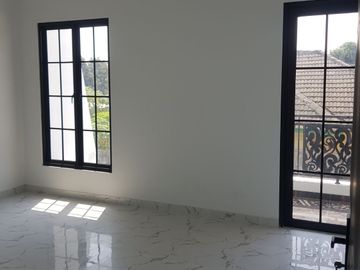 RUMAH CANTIK MODERN CLASIC DI KODAU PONDOK GEDE