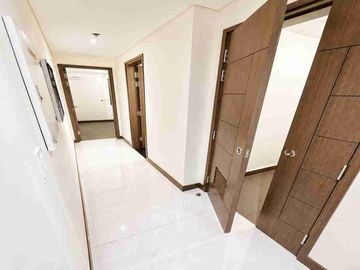 Park Central Towers 2 bedrooms 139 sqm