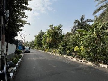 Dijual Rumah Mewah LT 200 m2 2 Lantai Taman Aries Meruya di Jalan Utama Dekat Puri Indah Jakarta Barat