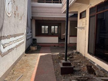 dijual rumah di jalan argopura surabaya