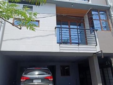 13.5M Three Storey Townhouse for Sale in Better Living Paranaque - JB