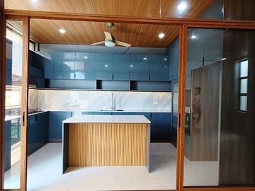 13.5M Three Storey Townhouse for Sale in Better Living Paranaque - JB