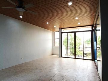 13.5M Three Storey Townhouse for Sale in Better Living Paranaque - JB