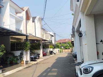 Rumah Townhouse di Lebak Bulus, Cilandak Jakarta Selatan