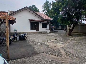 Rumah Hitung Tanah Row Jalan 2 Mobil di Petukangan Utara