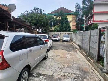 Rumah Hitung Tanah Row Jalan 2 Mobil di Petukangan Utara