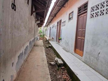 Rumah Hitung Tanah Row Jalan 2 Mobil di Petukangan Utara