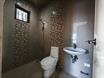 Holy Spirit Quezon City For Sale 3 Storey Townhouse near  Shopwise Commonwealth RG
