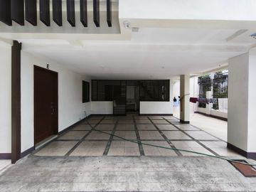 Holy Spirit Quezon City For Sale 3 Storey Townhouse near  Shopwise Commonwealth RG