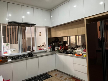 Jual Rumah Golden Roof Metland Menteng SHM Kolam Renang Pribadi dan Kolam Ikan Harga Terbaik