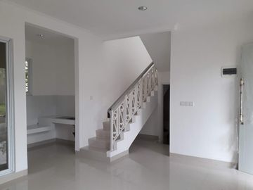 Rumah 2lt 8x15 120m type 3KT Cluster Thames JGC Jakarta Garden City