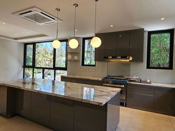 FOR RENT Beautiful Modern Duplex with Elevator in San Lorenzo Village, Makati City - OBRH1094