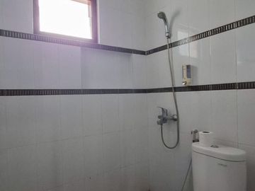 Rumah Mewah 2 Lantai dalam Perumahan Lokasi Dekat Kampus UPN di Babarsari Depok Sleman