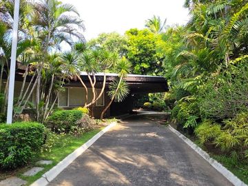FOR RENT Classic-Modern Bungalow in Dasmarinas Village, Makati City - OBRH1095