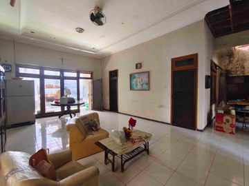 Rumah Mulyosari Prima Hitung Tanah, Row jalan 3 mobil. Surabaya Timur.