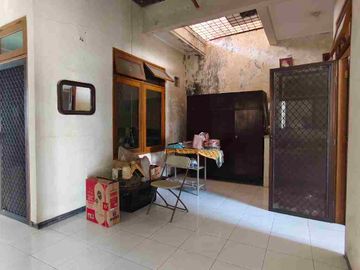 Rumah Mulyosari Prima Hitung Tanah, Row jalan 3 mobil. Surabaya Timur.