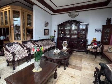 Rumah Asri Dan Eklusive Dikawasan Pemukiman Pondok Pinang Selangkah Ke Pondok Indah Dan dekat Ke MRT Lebak Bulus juga dekat ke Tol TB Simatupang .dan