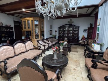 Rumah Asri Dan Eklusive Dikawasan Pemukiman Pondok Pinang Selangkah Ke Pondok Indah Dan dekat Ke MRT Lebak Bulus juga dekat ke Tol TB Simatupang .dan