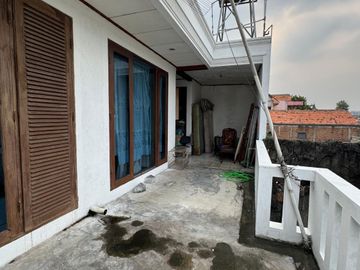 Rumah Asri Dan Eklusive Dikawasan Pemukiman Pondok Pinang Selangkah Ke Pondok Indah Dan dekat Ke MRT Lebak Bulus juga dekat ke Tol TB Simatupang .dan