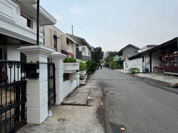 Rumah Asri Dan Eklusive Dikawasan Pemukiman Pondok Pinang Selangkah Ke Pondok Indah Dan dekat Ke MRT Lebak Bulus juga dekat ke Tol TB Simatupang .dan