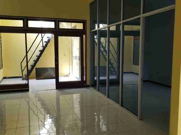 Rumah Tengah Kota di Brumbungan Semarang Tengah